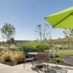 outdoor-comunity-area-at-troy-memory-care_qf3cxy