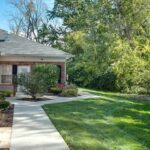 11-chestnut-glen-assisted-living-garden