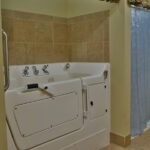 19-Parkwood_Arbors_AssistedBathing
