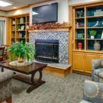 5-assisted-living-community-hutchinson-fireside-lounge